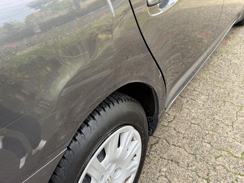 Toyota Avensis 2012 — photo 13