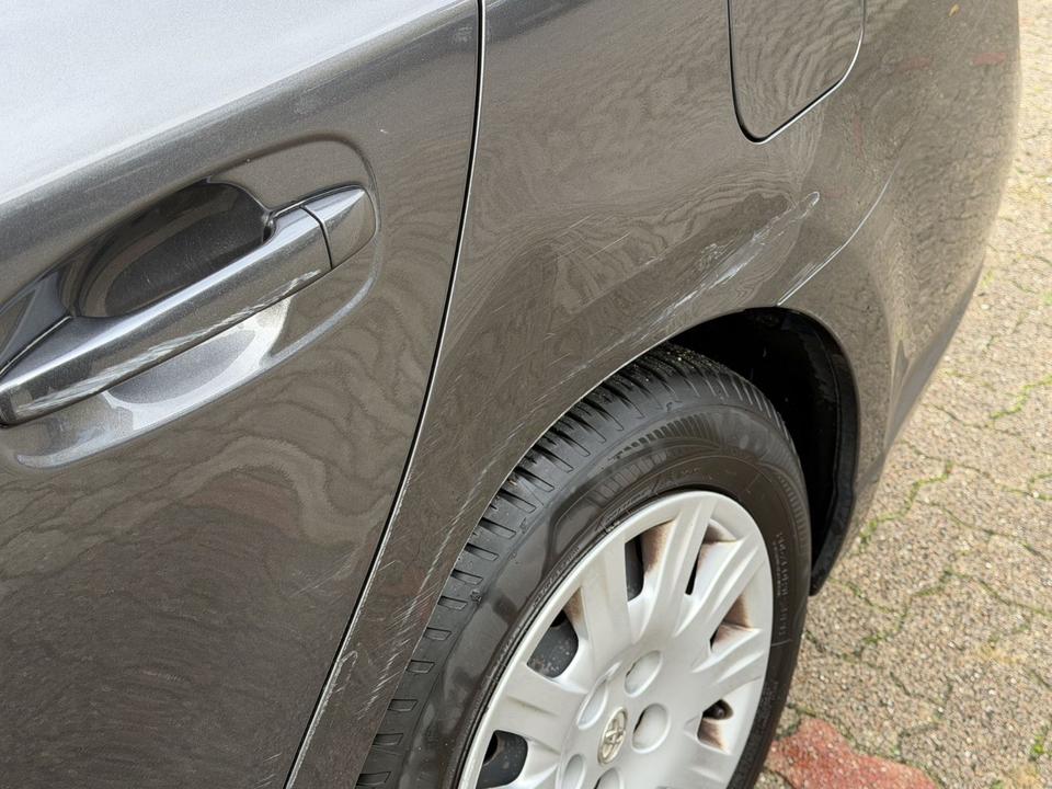 Toyota Avensis 2012 — photo 14