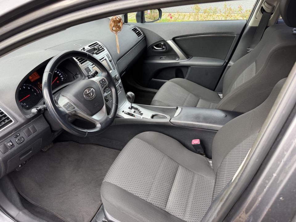 Toyota Avensis 2012 — photo 15