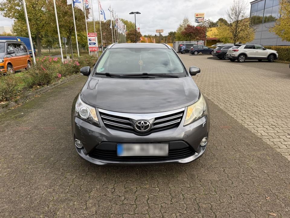 Toyota Avensis 2012 — photo 7