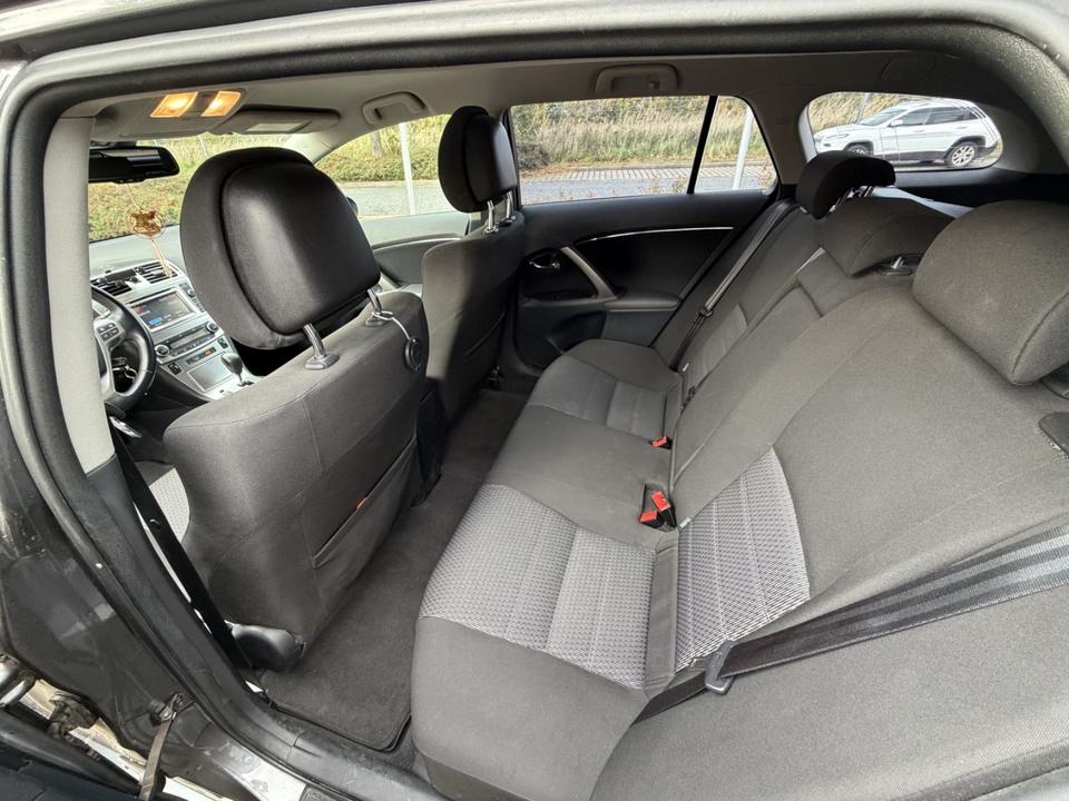 Toyota Avensis 2012 — photo 8