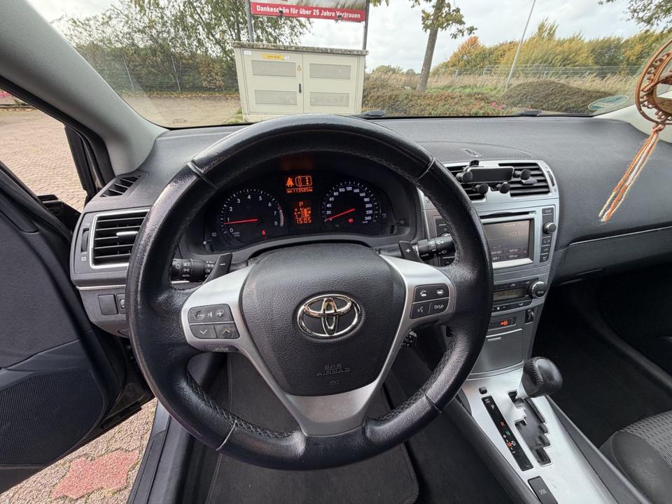 Toyota Avensis 2012 — photo 9