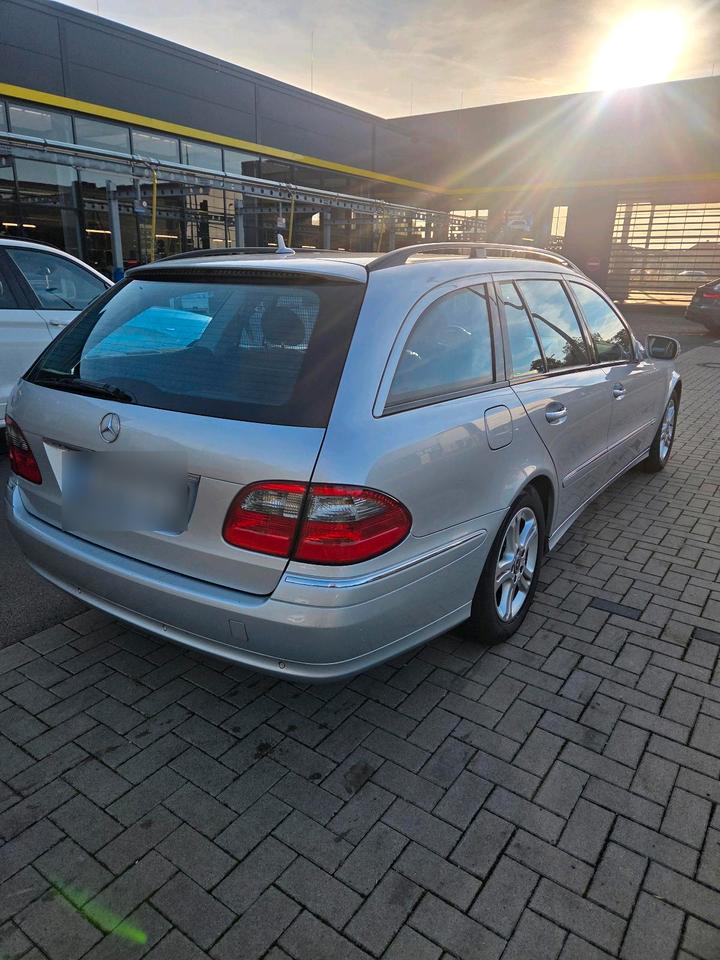 Mercedes Benz E 220 2007 — interior