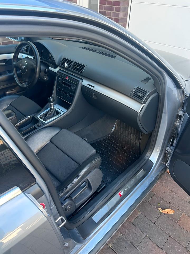 Audi A4 2004 — photo 12