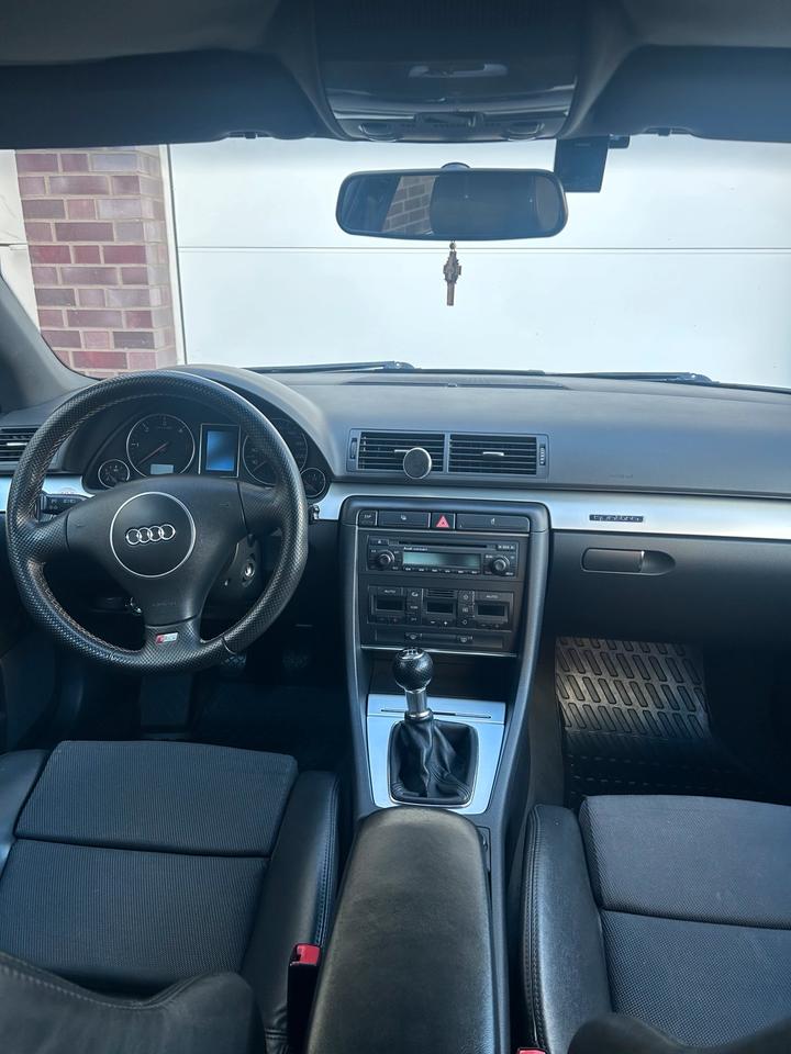 Audi A4 2004 — photo 14