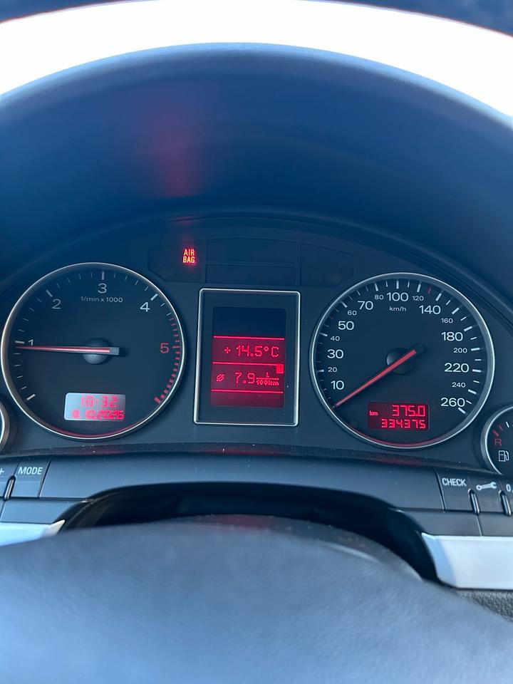 Audi A4 2004 — photo 15