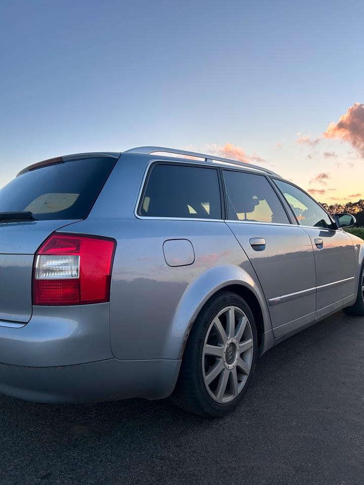 Audi A4 2004 — photo 7