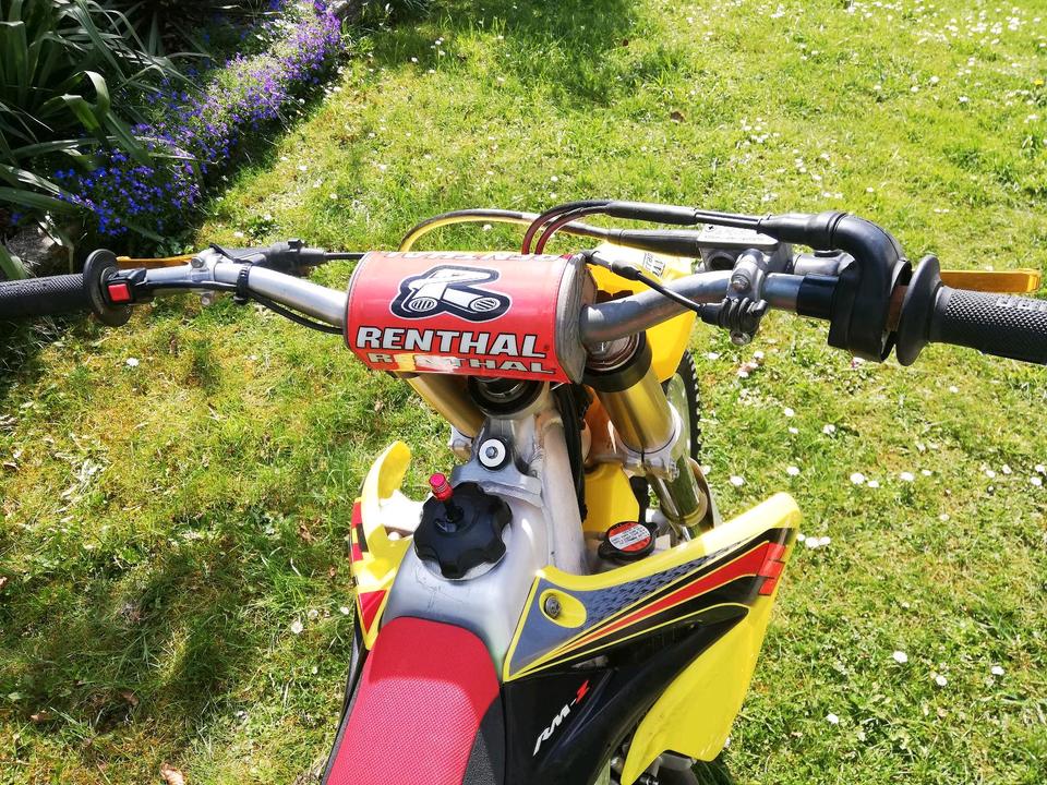 Suzuki RMZ 450 L1 Motocross MX 2011 — rear view