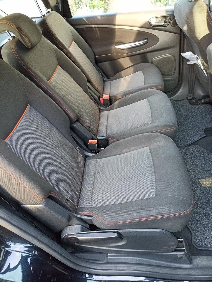 Ford S-Max 2011 — photo 11