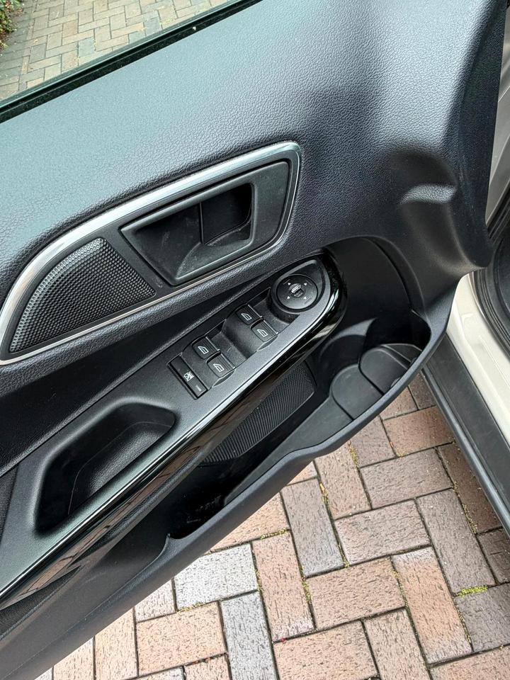 Ford Focus 2013 — photo 11