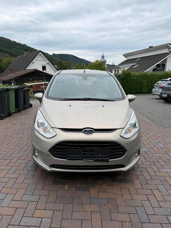 Ford Focus 2013 — rear view