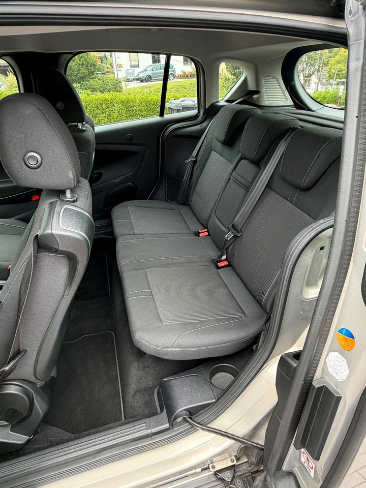 Ford Focus 2013 — photo 9