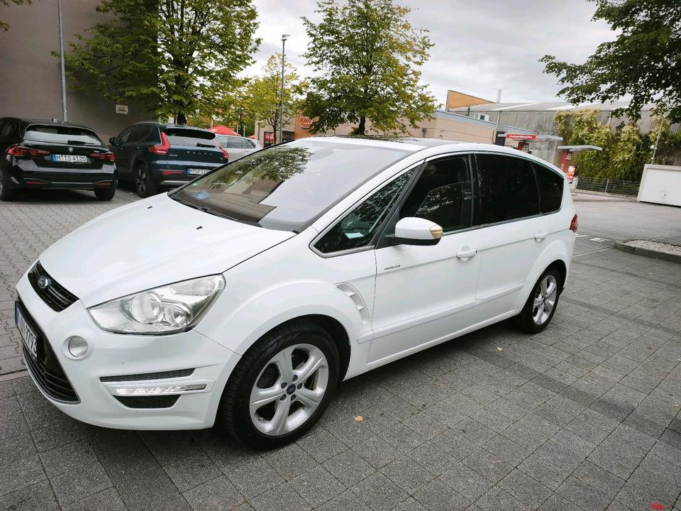 Ford S-Max 2012 — rear view