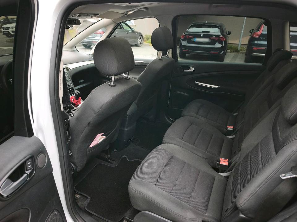 Ford S-Max 2012 — photo 9