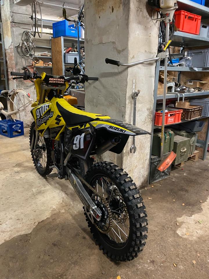 Suzuki rm 125ccm Motocross 2007 — двигун 125 ccm