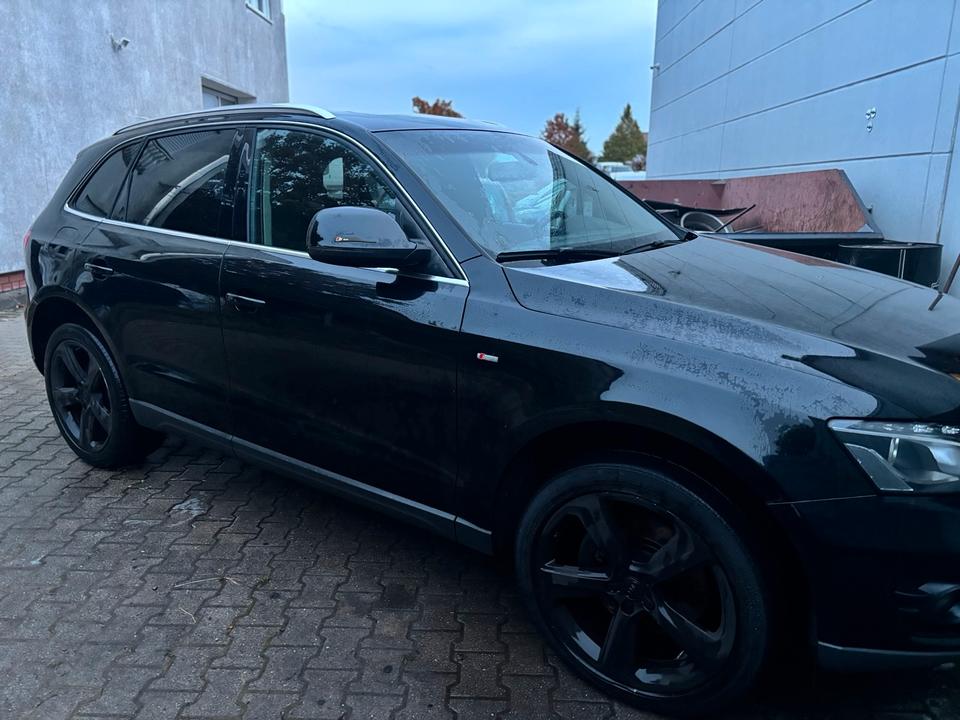 Audi Q5 2010 — engine
