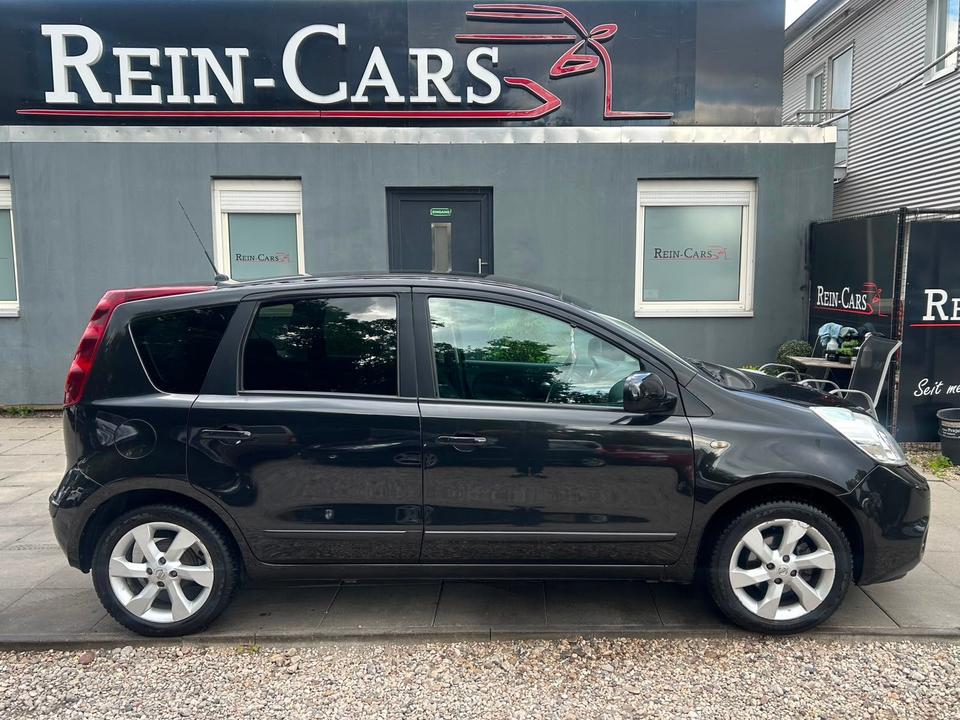 Nissan Note 2009 — вигляд ззаду