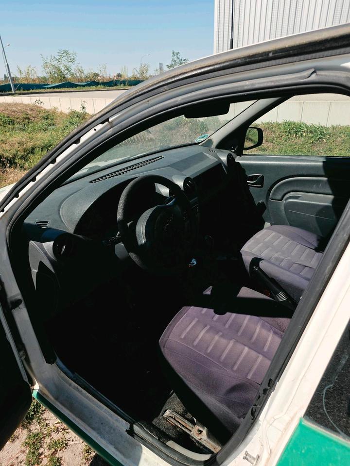 Dacia Logan 2010 — двигун