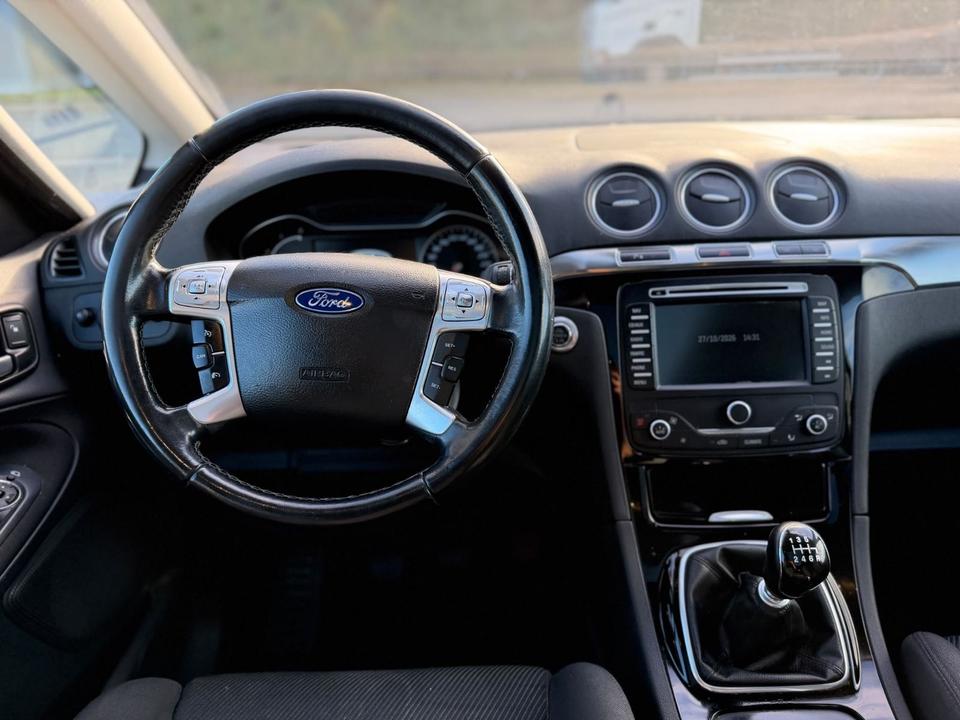 Ford S-Max 2013 — photo 11