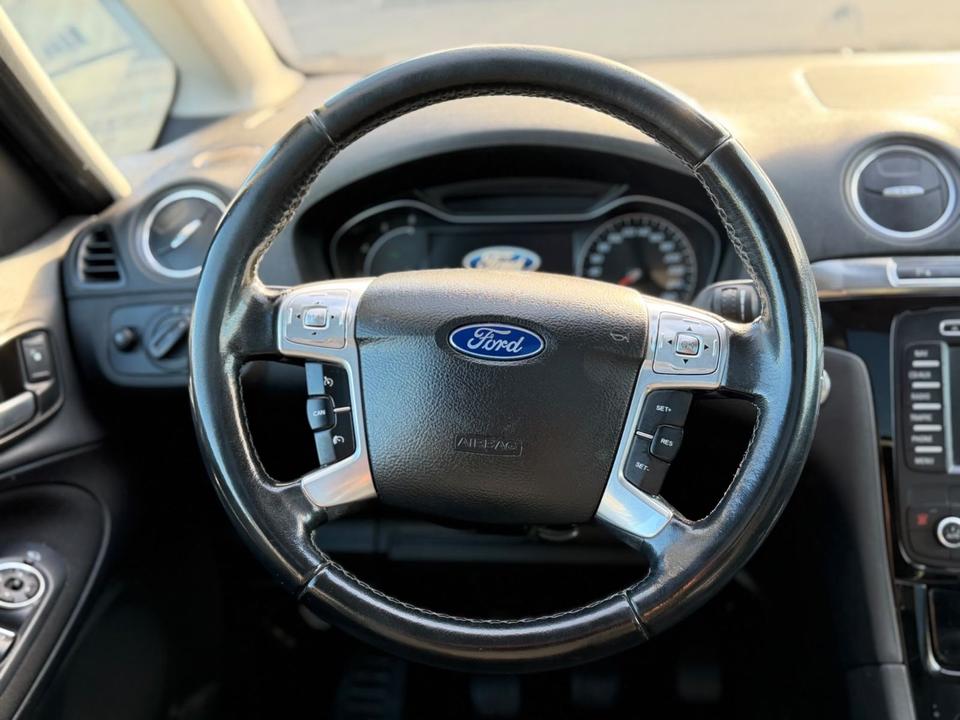 Ford S-Max 2013 — photo 12