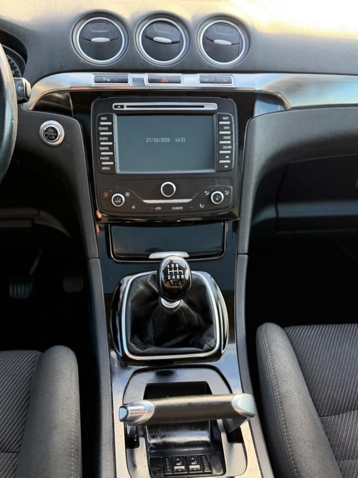 Ford S-Max 2013 — photo 15