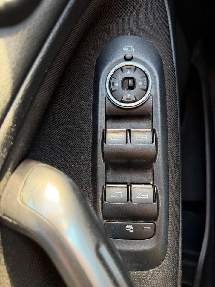 Ford S-Max 2013 — photo 16