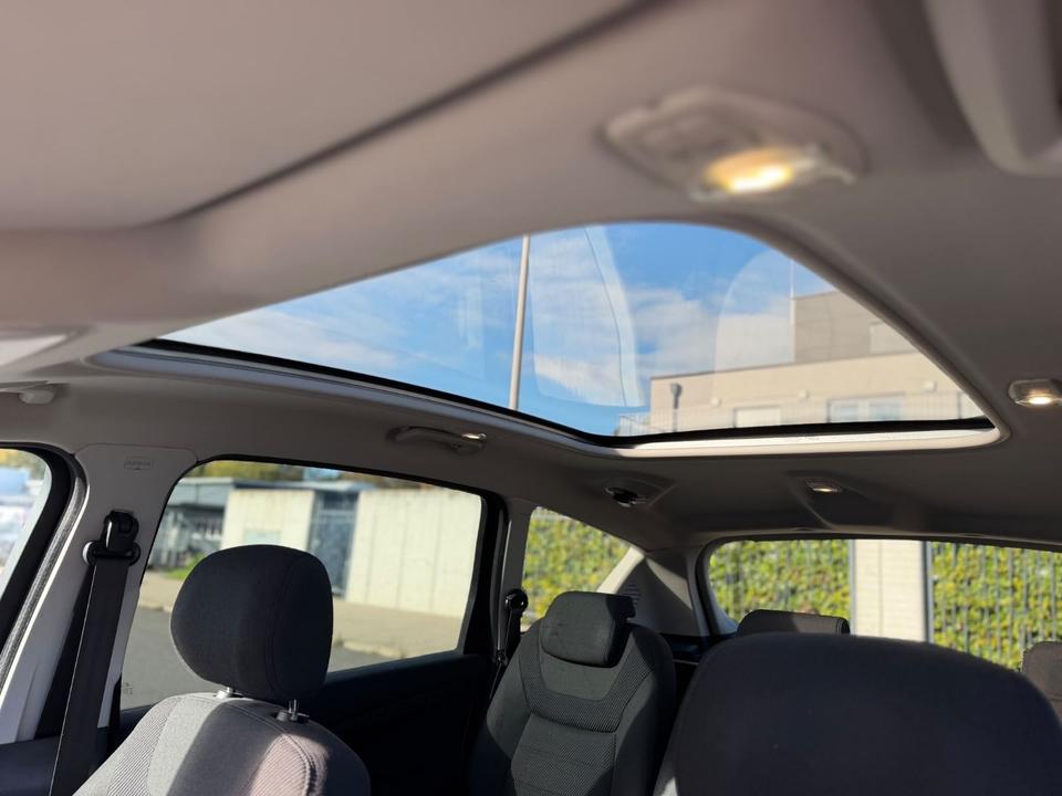 Ford S-Max 2013 — photo 17