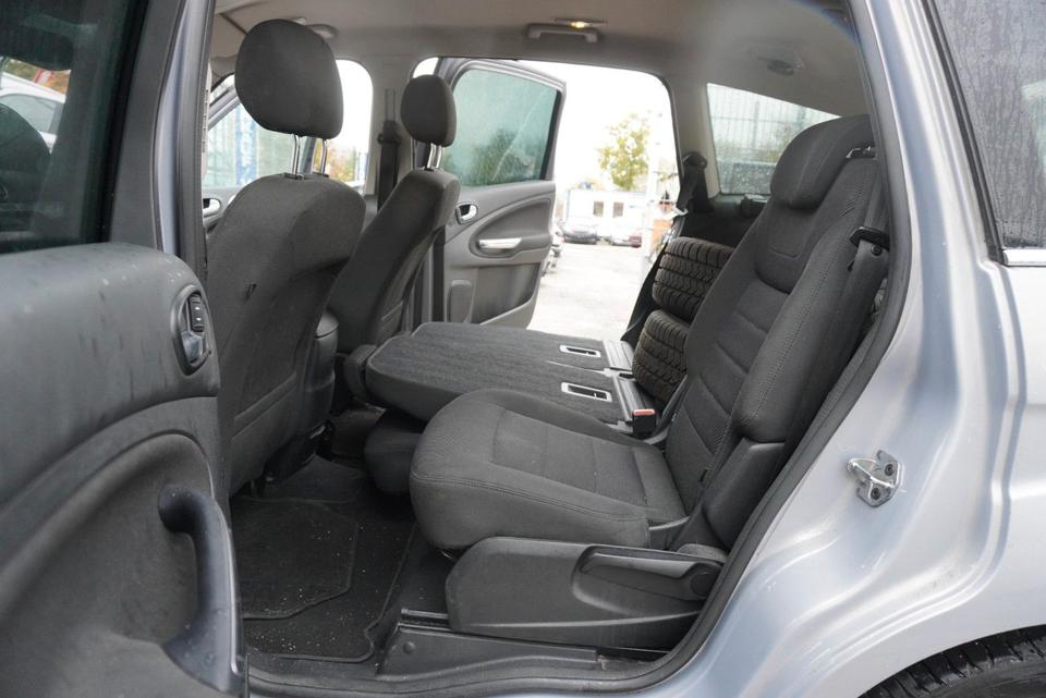 Ford S-Max 2013 — photo 16