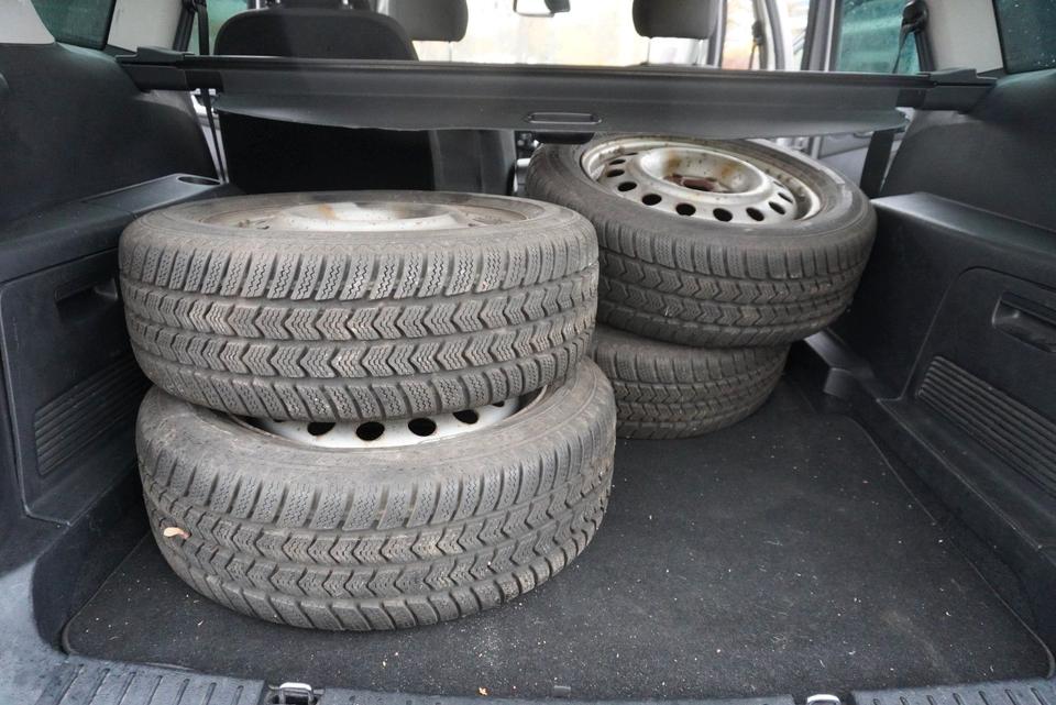 Ford S-Max 2013 — photo 17