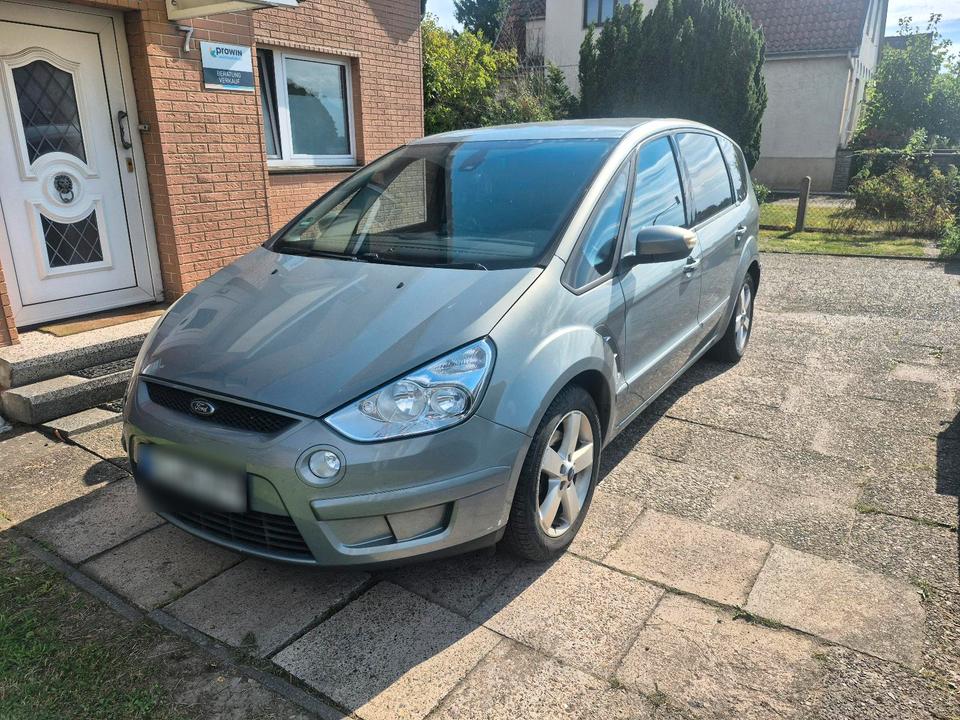 Ford S-Max 2008 — rear view