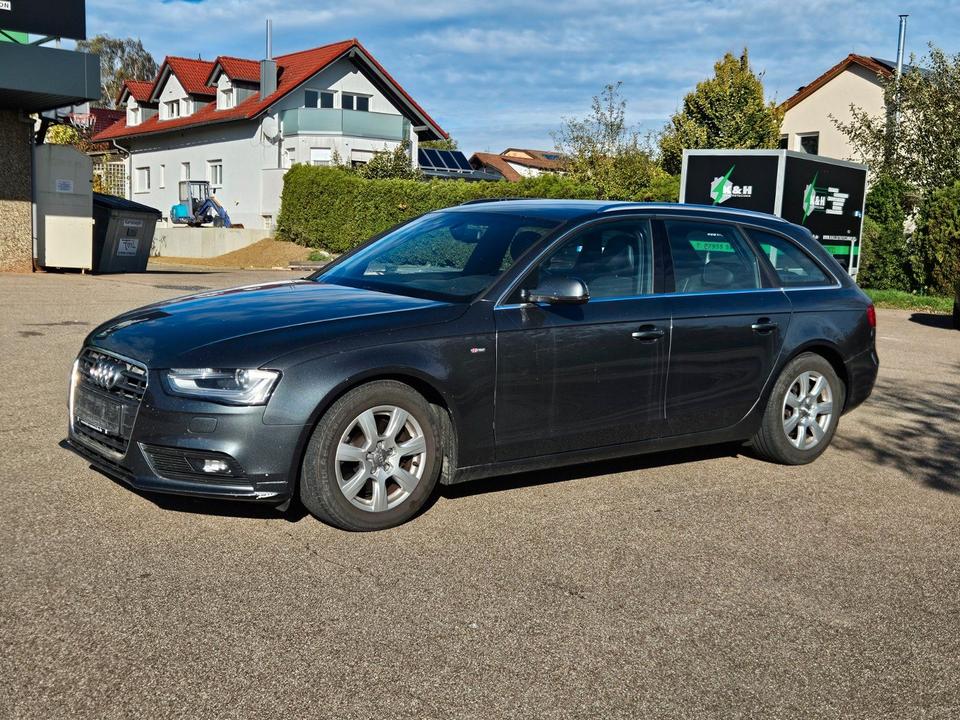 Audi A4 2012 — салон