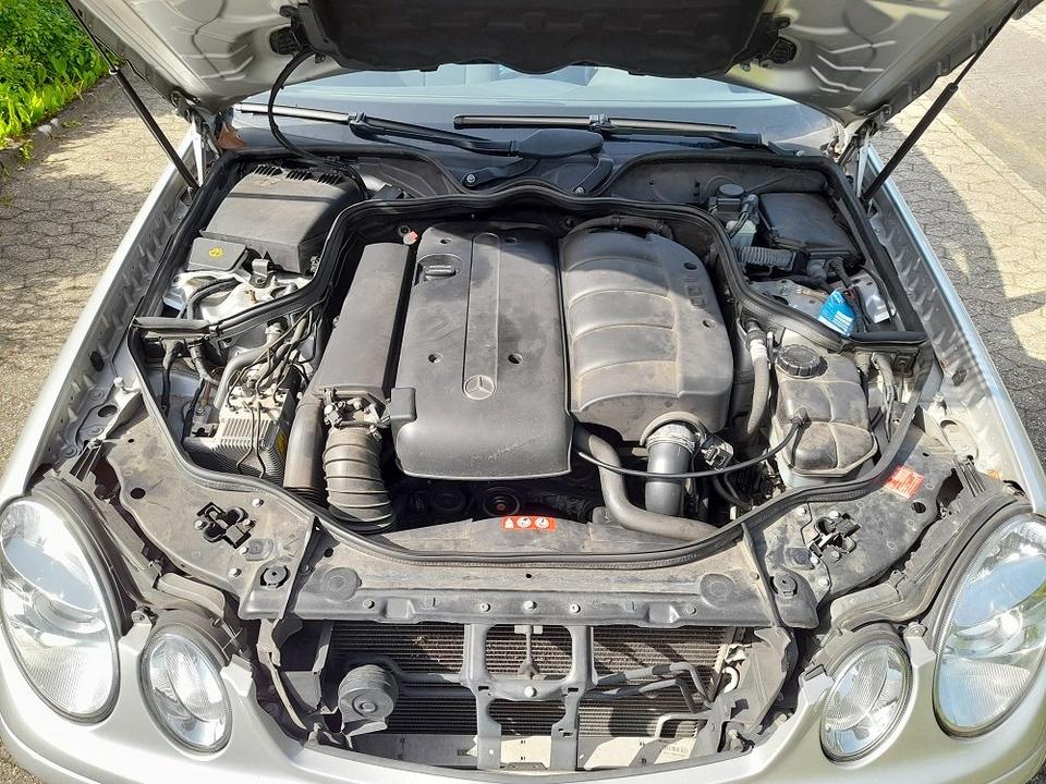 Mercedes Benz E 220 2004 — photo 13