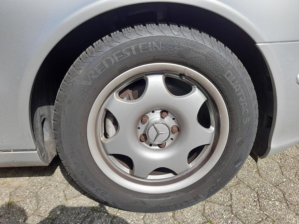 Mercedes Benz E 220 2004 — photo 16