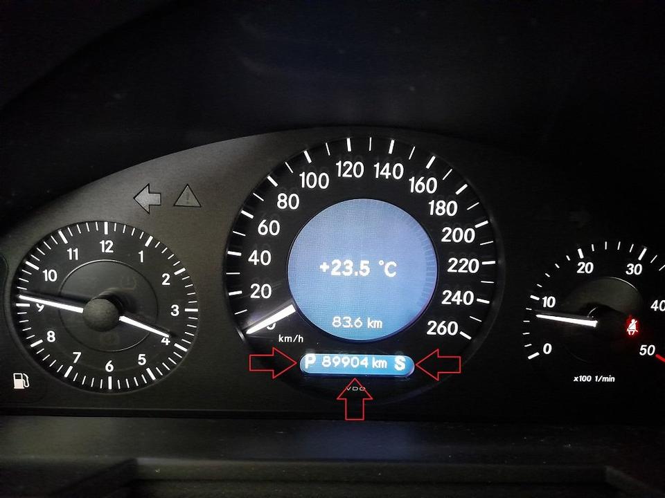 Mercedes Benz E 220 2004 — photo 17