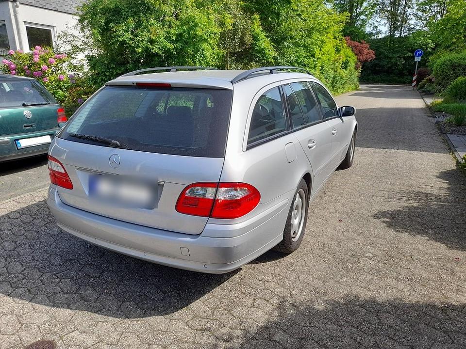 Mercedes Benz E 220 2004 — engine