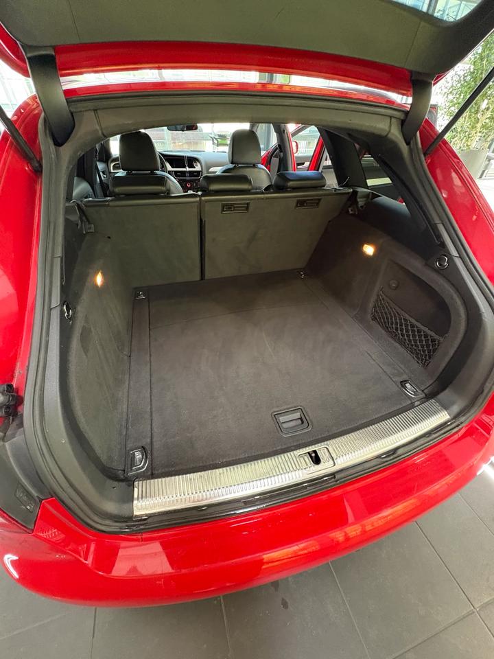 Audi A4 2010 — двигун