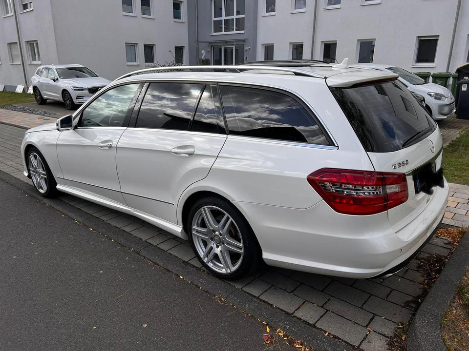 Mercedes Benz E 220 2013 — rear view