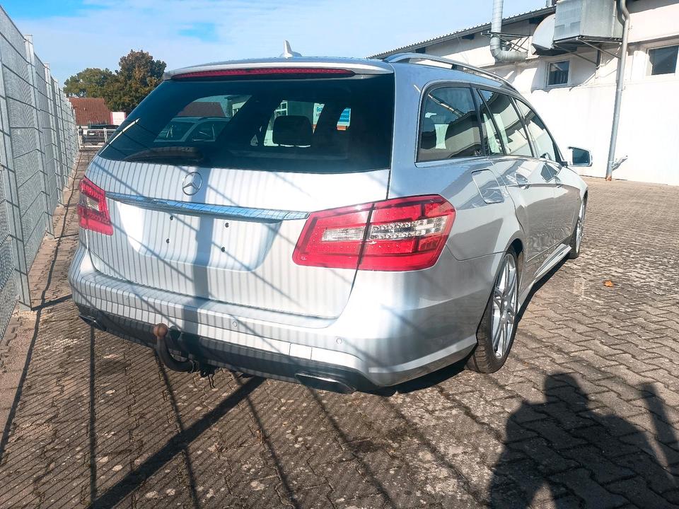 Mercedes Benz E 350 2010 — rear view