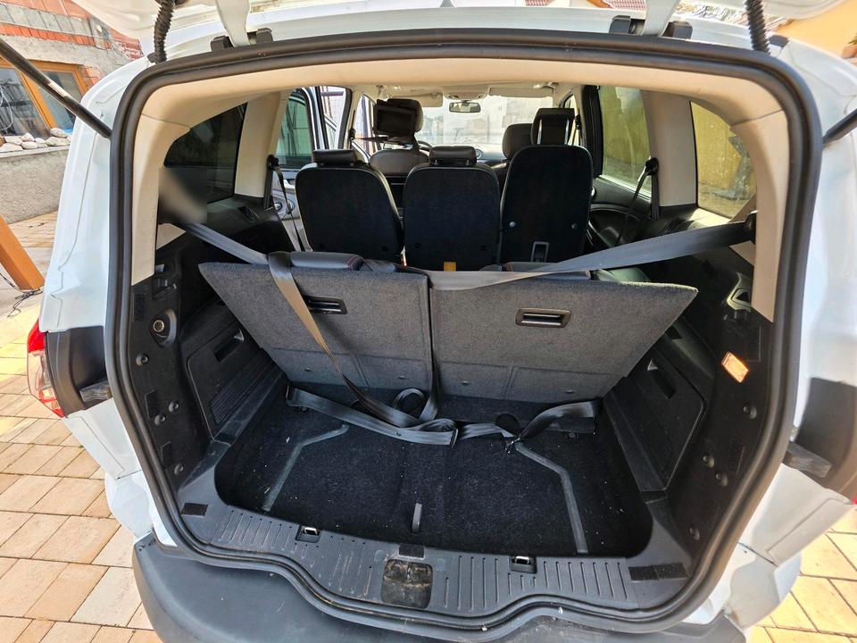 Ford S-Max 2011 — photo 18