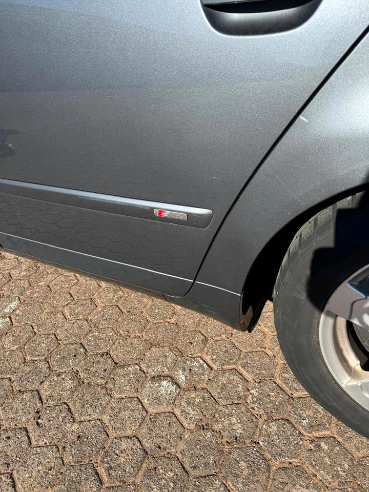 Audi A4 2006 — вигляд ззаду