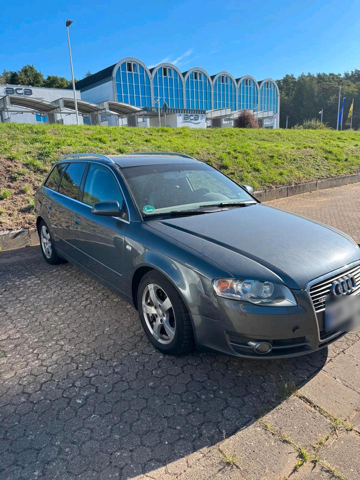 Audi A4 2006 — салон