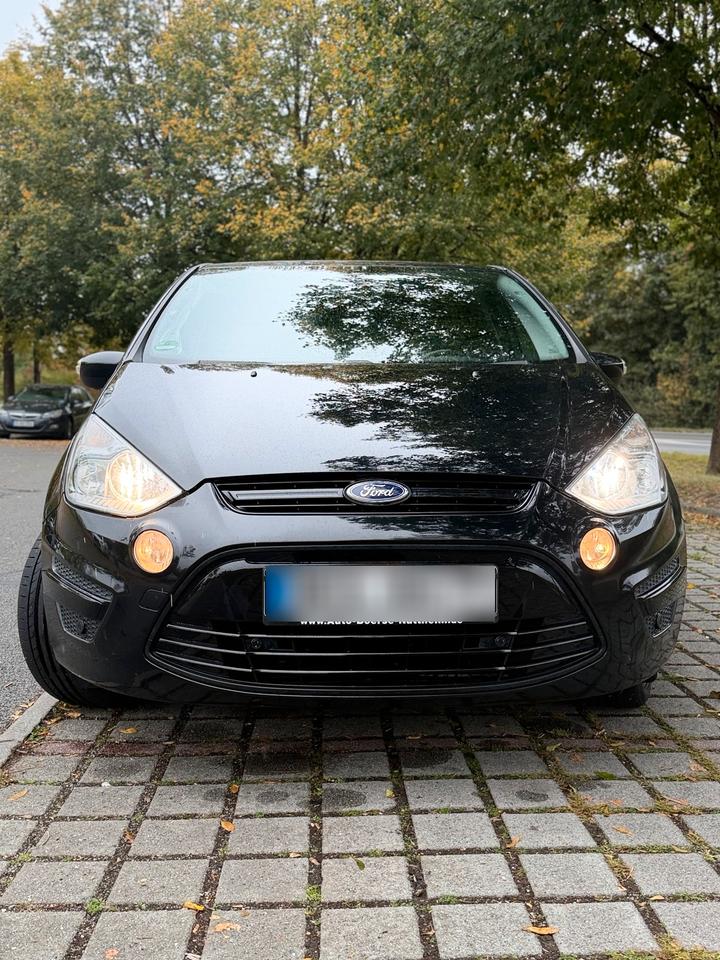 Ford S-Max 2010 — photo 14