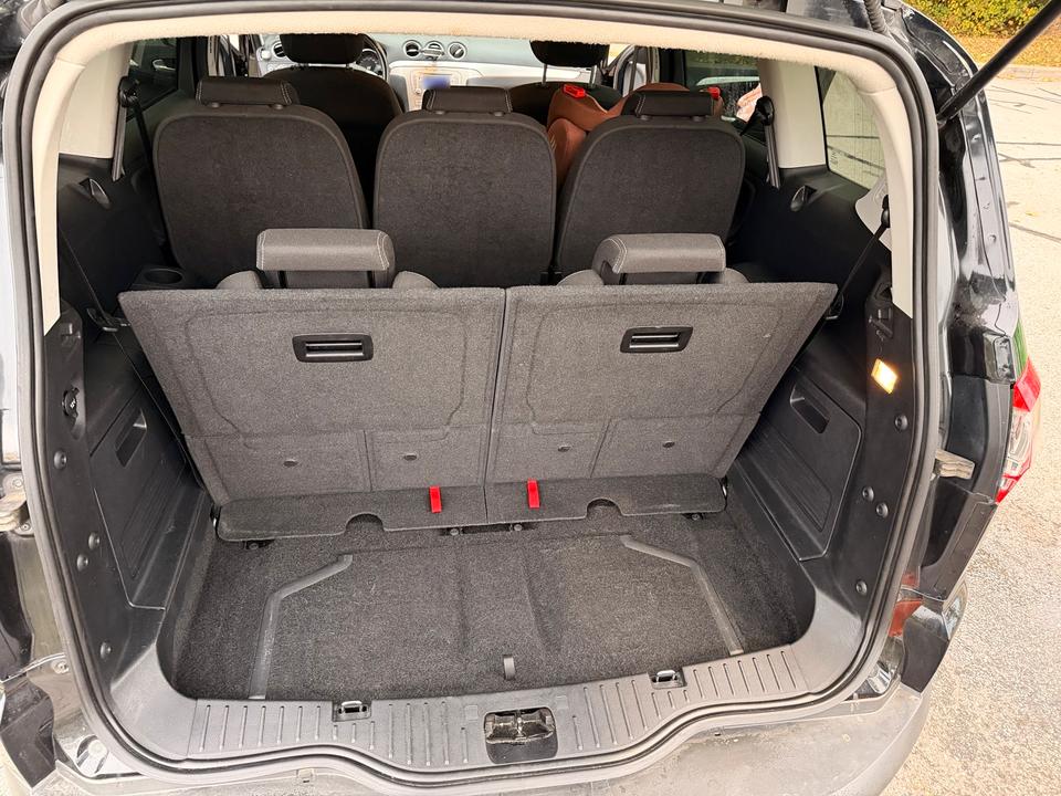 Ford S-Max 2010 — photo 9