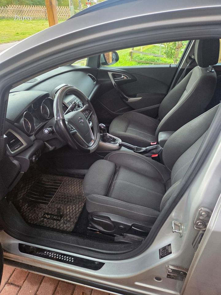 Opel Astra 2012 — engine