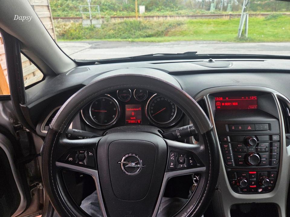 Opel Astra 2012 — photo 5