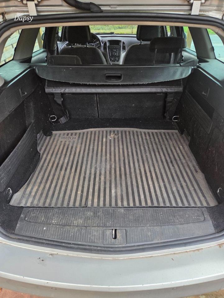 Opel Astra 2012 — photo 7