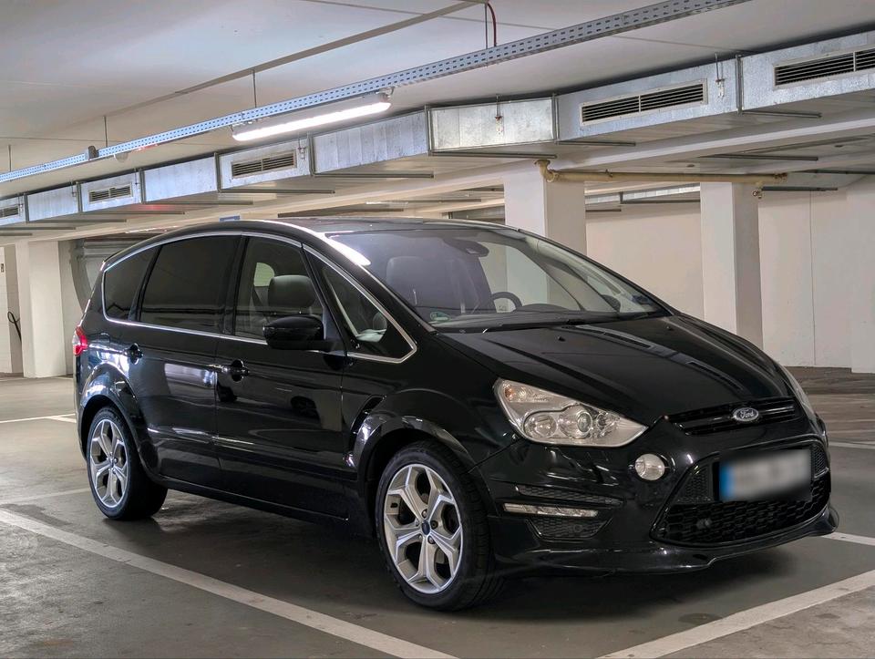 Ford S-Max 2011 — rear view