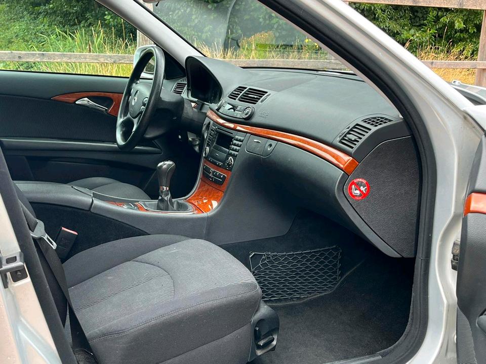 Mercedes Benz E 200 2006 — photo 11