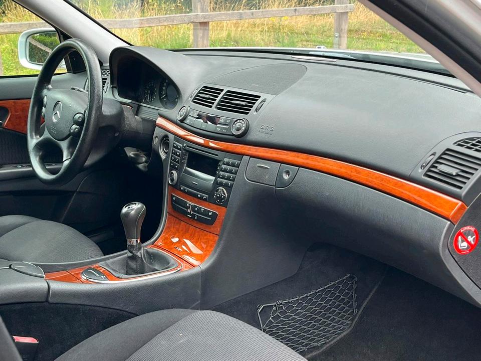 Mercedes Benz E 200 2006 — photo 12