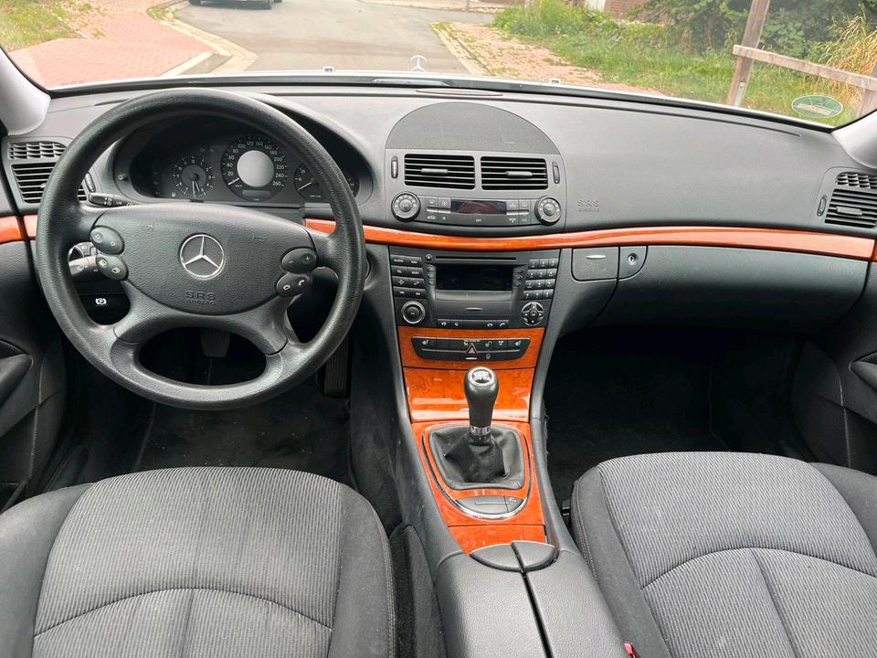 Mercedes Benz E 200 2006 — photo 13